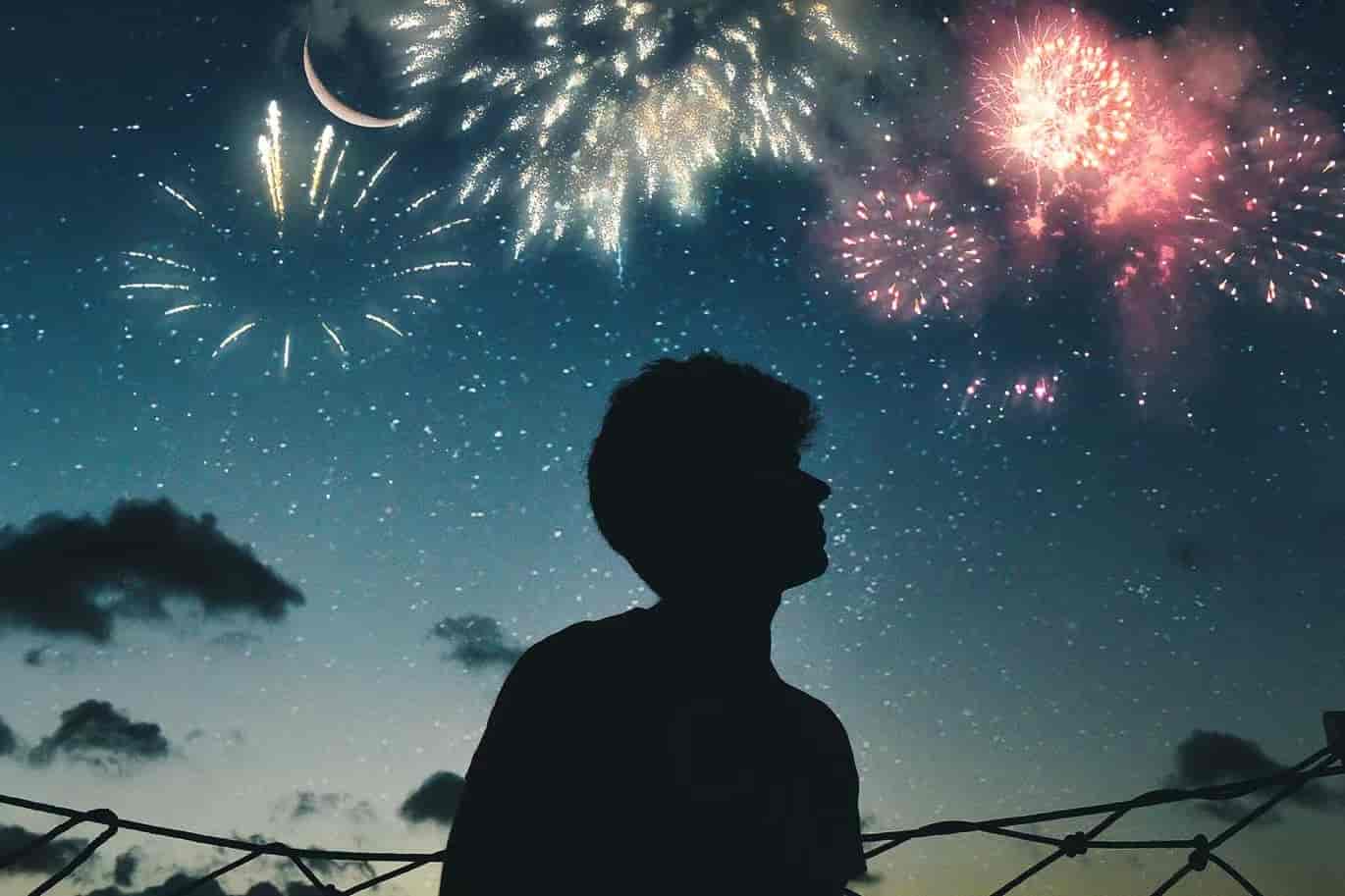 100个时尚高端绚丽的新年圣诞节烟花礼花叠加纹理